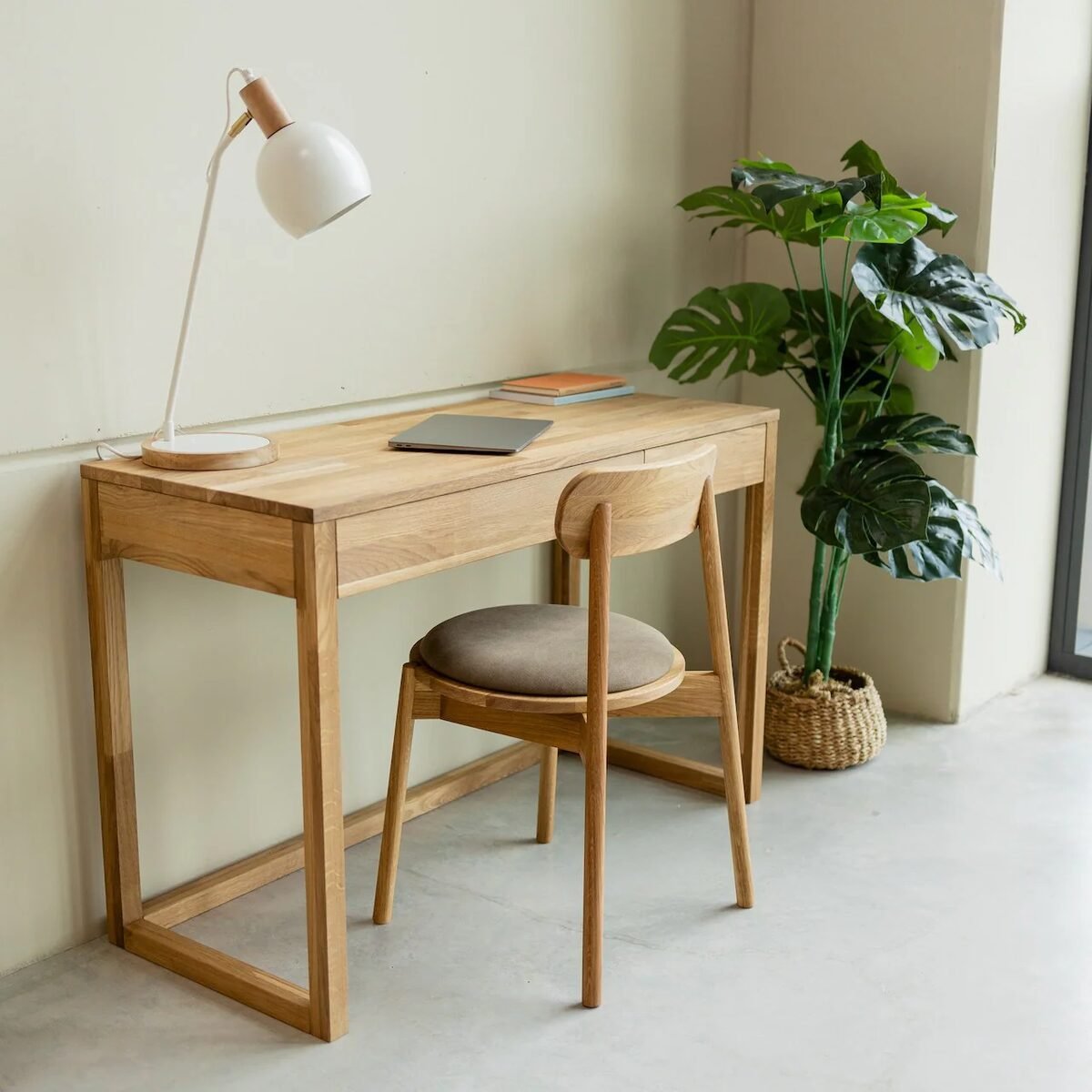 Black Wood Linea light oak desk